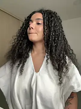 Curlyierr live sex cam