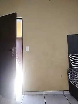 Breezyvikky live cam on StripChat
