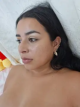 Maite_4 live cam on StripChat