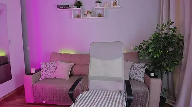 WowwGirl
