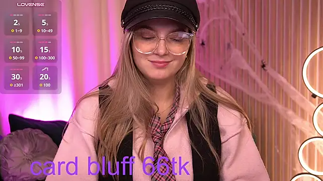 LucreciaStorm live cam on StripChat
