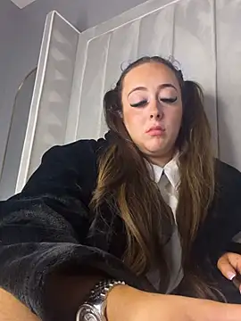 BrunetteBarbieXx_