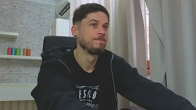 JonahShaw live cam on StripChat