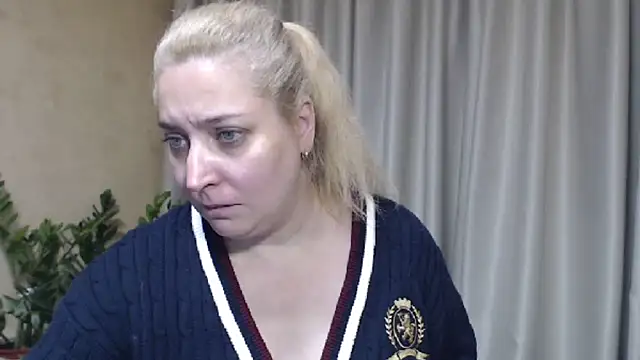 sweetpussy13 (Ask my age) - I undress and masturbate