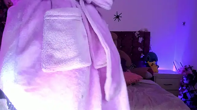 Minami_Nakamura live cam on StripChat