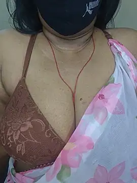 MISS-LOVEV live cam on StripChat