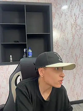 ian_mathias_ live cam on StripChat
