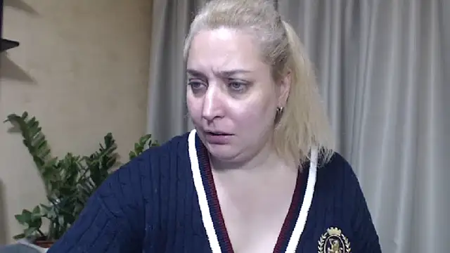 sweetpussy13 live cam on StripChat
