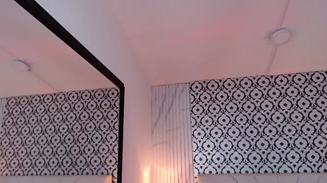 Maxine_Brm live cam on StripChat