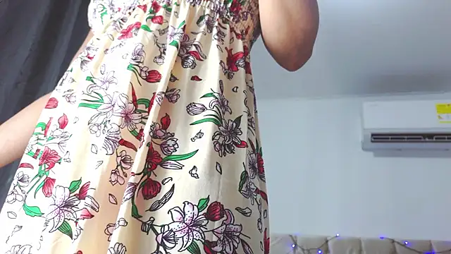 hot_skinny_xcam