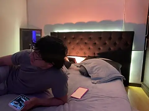 DesireLuxe live cam on StripChat