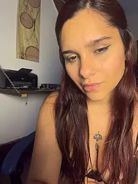 LuciaLatina live cam on StripChat