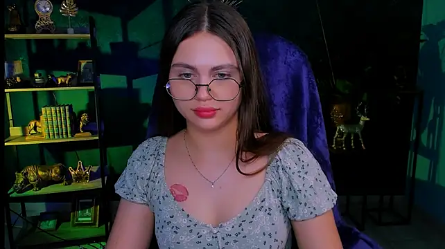 MissTessaGlow live cam on StripChat