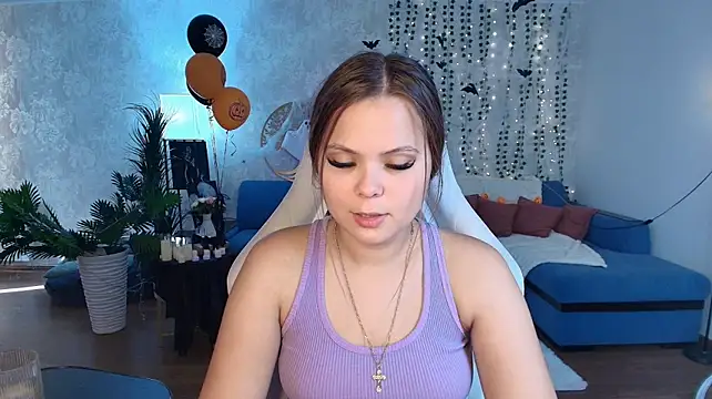Kira_love_81 live cam on StripChat