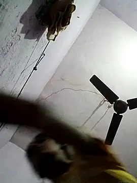 Saya-Tyagi live cam