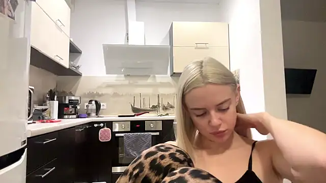 NakitaSavely webcam