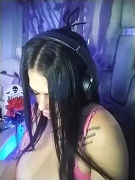 chelaqueen_ (Ask my age) - playing with my tits with oil