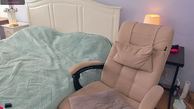 LavenderMitten live sex cam