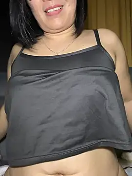 LyiaaaZy live cam on StripChat