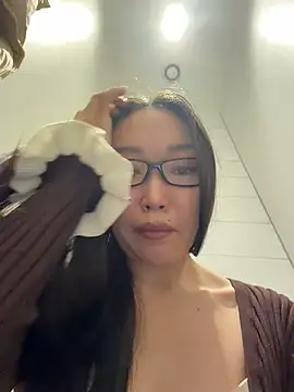 trytomakememoam live cam on StripChat