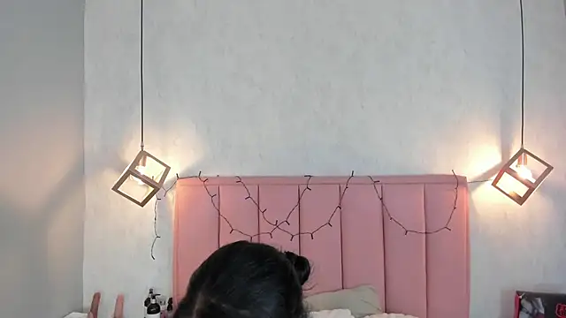 NINAMARTINS live cam on StripChat