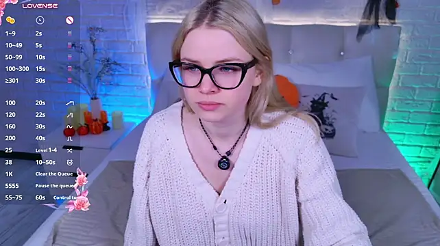 ChloeWells live cam on StripChat