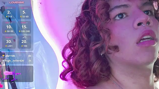 luxxo_xo live cam on StripChat