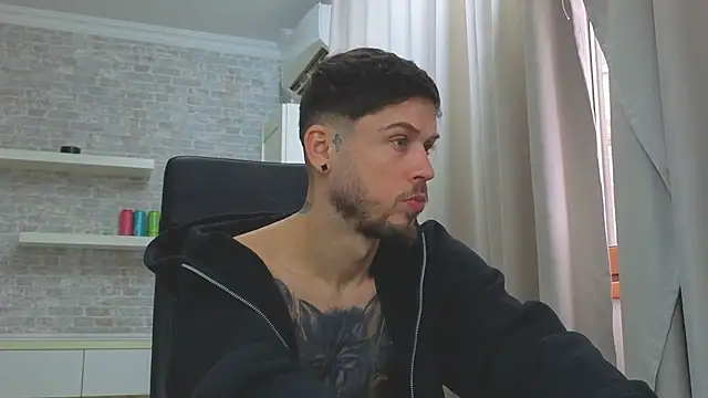 JonahShaw live cam on StripChat