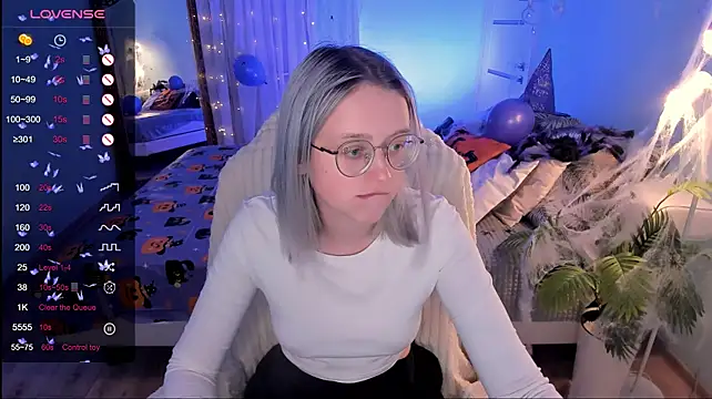 LunarGlow live cam on StripChat