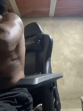Larry-n-clouds live cam