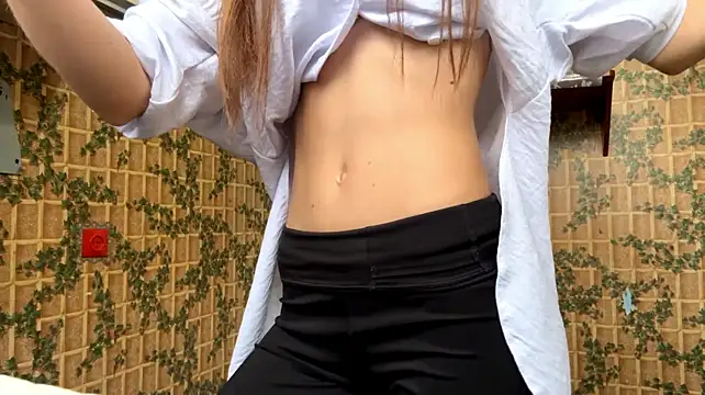 lonaporche (F teen) - Lift up my top and look some bra!