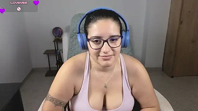 blue__moon_ live cam on StripChat
