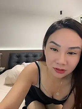 Yioyio-666 live cam preview