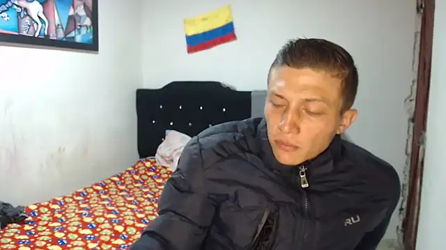 Stiiveen777 live sex cam