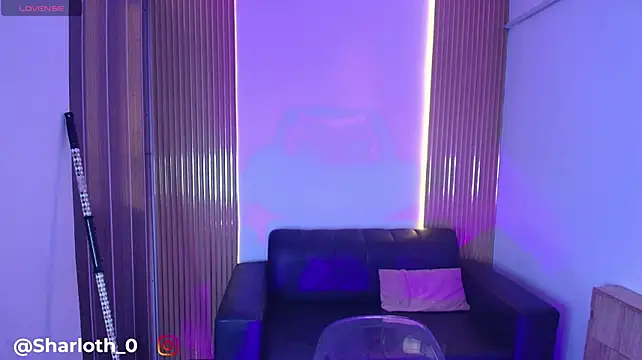 sharloth_0 live cam on StripChat