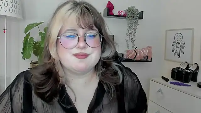 OpheliaLush live cam on StripChat