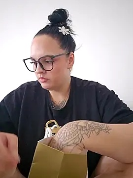 JUJUICY- live cam preview