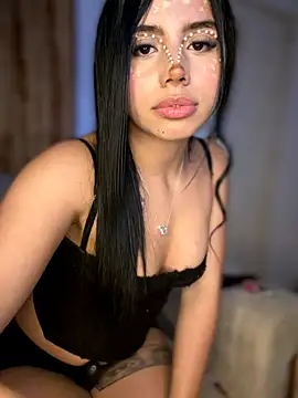 Laura-Khalifa webcam