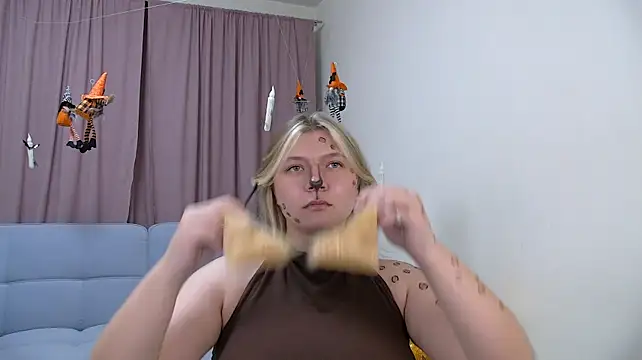 RinaHollis webcam