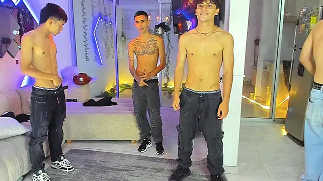 Houseofwarrios live cam on StripChat
