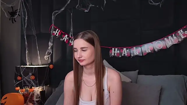 ChloeFrench live cam on StripChat