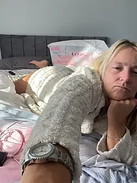 Blondnboujee53