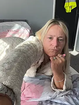 Blondnboujee53