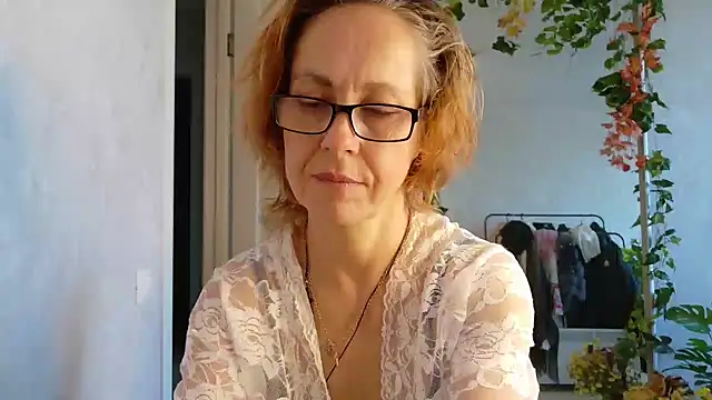 LioraWeiss live cam on StripChat
