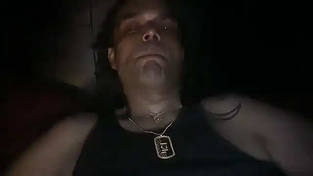 icebergslim281 live cam on StripChat