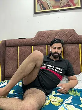 Royalboy_03 live cam on StripChat