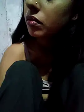 Saya-Tyagi, modelo webcam