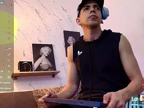 ragnar_valkor live cam on StripChat