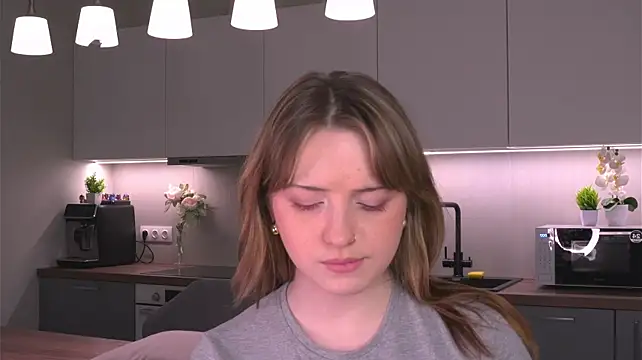 shirleyparker (F teen) - Play with my boobs over top