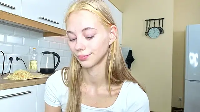 harriettkitty (F teen) - TEASING WITH A SWEET ASS